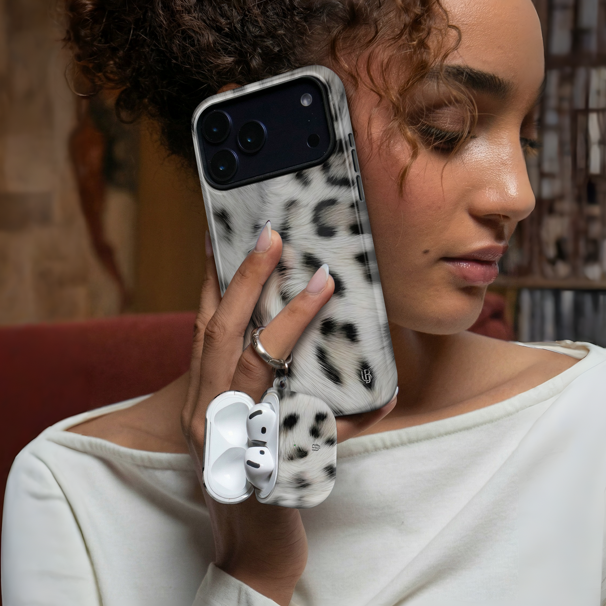 Snow Leopard Ultrabling AirPods case detail view